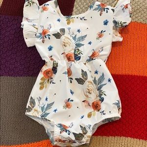 80cm (12m) flower onesie